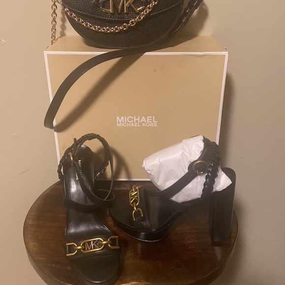 Michael KORS - Picture 2 of 8